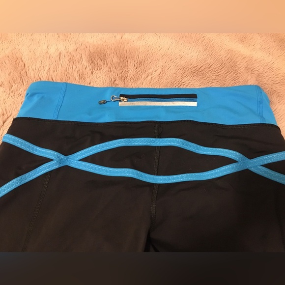 Lululemon athletic yoga pants - Picture 4 of 8